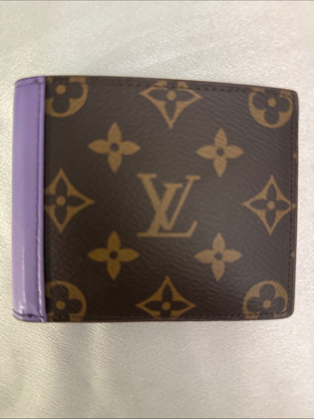 🔥Louis Vuitton Multiple Wallet featuring brown leather with a purple leather!🔥
